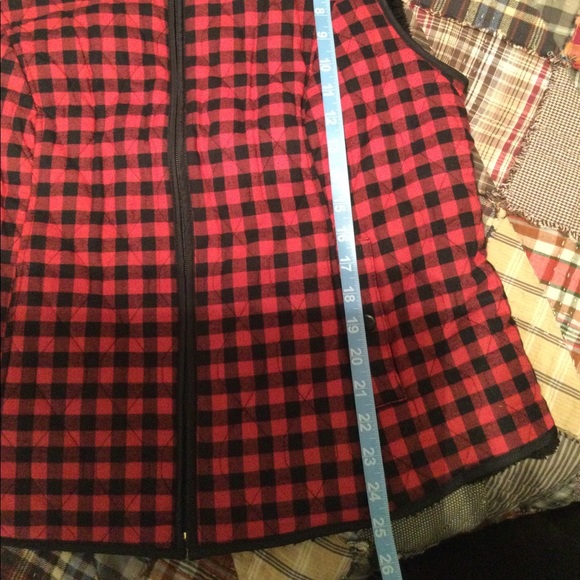 Red & black buffalo check vest reverses to faux black fur. Large. - Picture 4 of 5